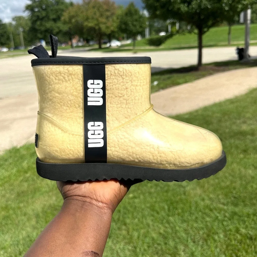 Ugg Classic Clear Mini Winter Boots‎ Women's Size 6 Cream